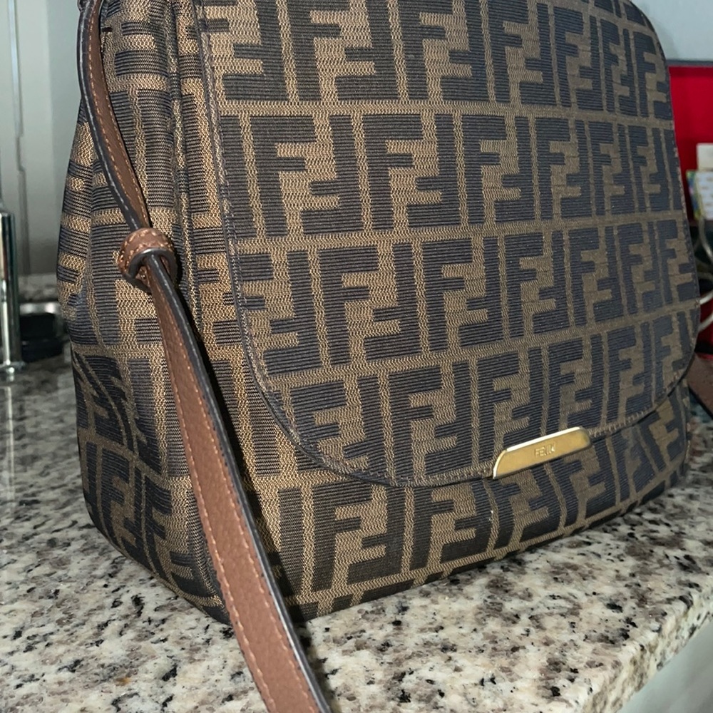 Fendi crossbody bag (AUTHENTIC) ✨
